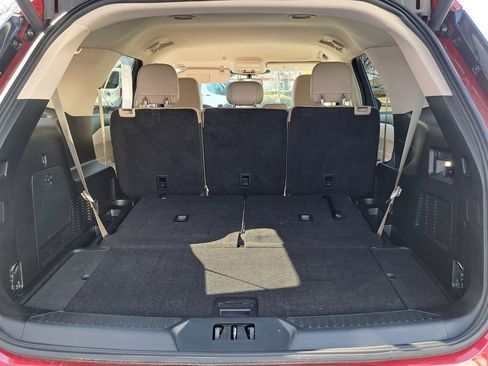 Used 2020 Ford Explorer XLT w/ Equipment Group 202A image 14