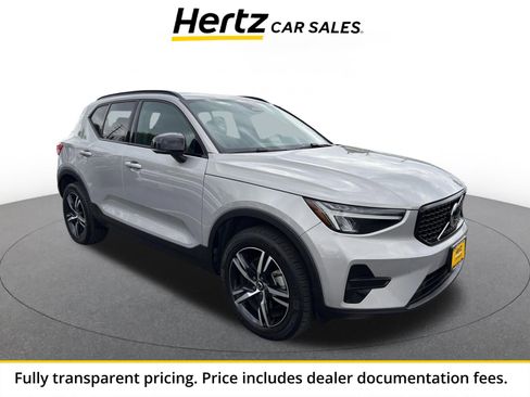 Used 2024 Volvo XC40 B5 Core AWD/4WD image 1