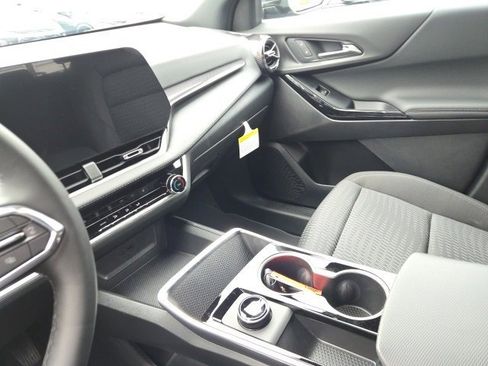 New 2026 Chevrolet Equinox LT w/ Safety and Technology Package image 9