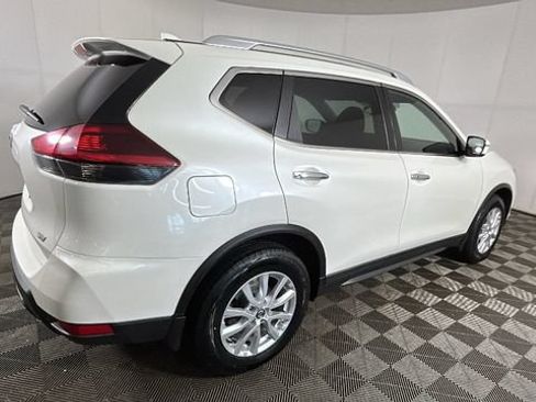 Used 2019 Nissan Rogue SV FWD image 2