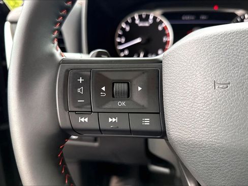 Used 2025 Nissan Rogue SV AWD/4WD image 24