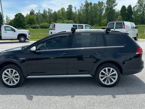 Used 2017 Volkswagen Golf Alltrack SE AWD/4WD image 8
