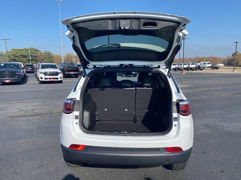 New 2026 Jeep Compass Latitude image 40