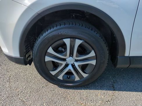 Used 2018 Toyota RAV4 LE FWD image 10