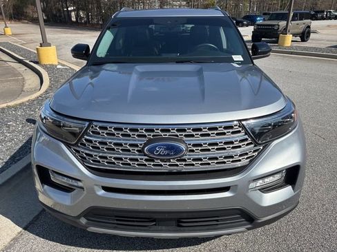 Certified 2022 Ford Explorer Limited w/ Equipment Group 301A image 3