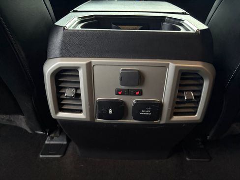 Used 2018 Ford F150 Lariat w/ Equipment Group 502A Luxury AWD/4WD image 25