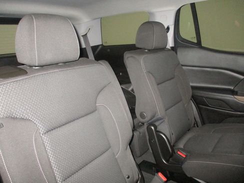 Used 2023 GMC Acadia SLE w/ Driver Convenience Package FWD image 17