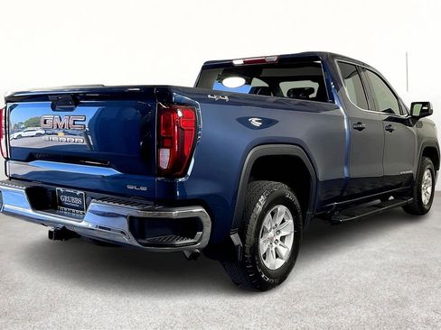 Used 2022 GMC Sierra 1500 SLE image 2