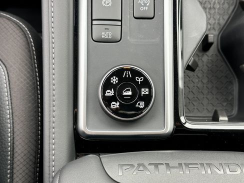 New 2026 Nissan Pathfinder SL AWD/4WD image 33