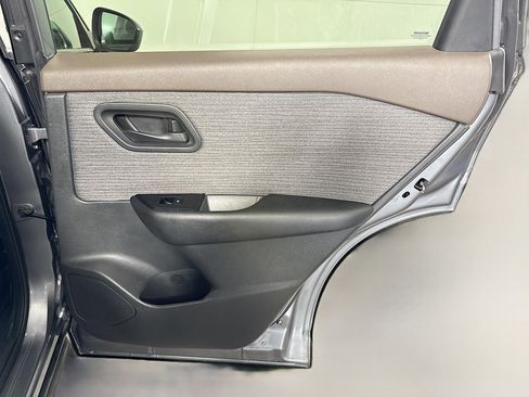 Used 2023 Nissan Rogue S image 28