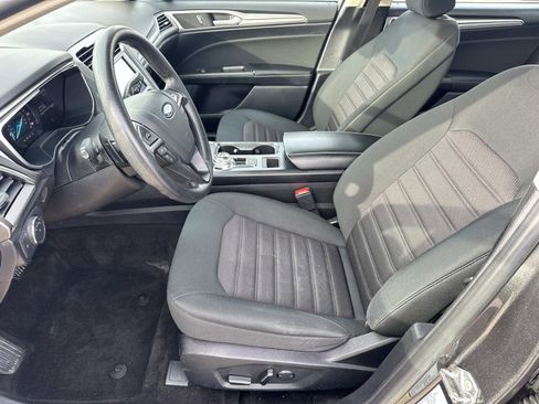 Used 2020 Ford Fusion SE image 18