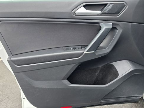 Used 2020 Volkswagen Tiguan SE image 21