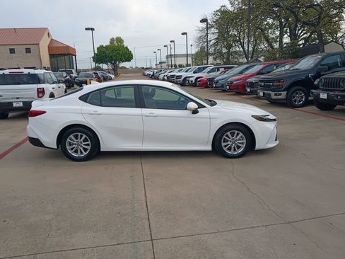 Used 2025 Toyota Camry LE image 7