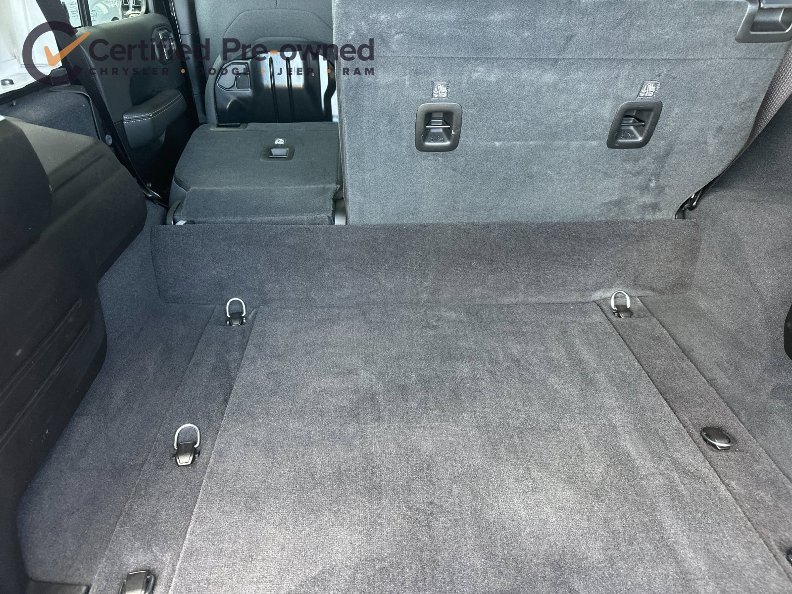 Used 2025 Jeep Wrangler Unlimited Sahara AWD/4WD image 16