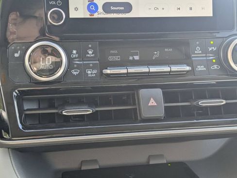 Certified 2025 Toyota Highlander XLE FWD image 19