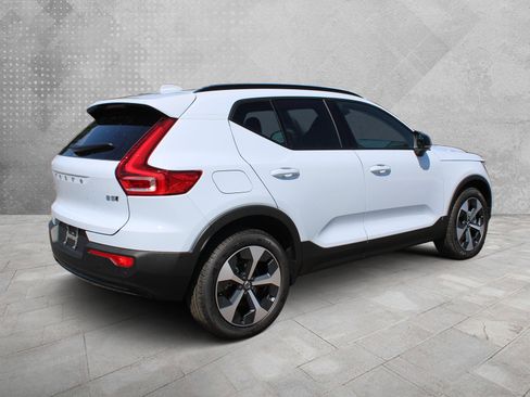 Used 2026 Volvo XC40 B5 Plus w/ Protection Package Premier AWD/4WD image 3