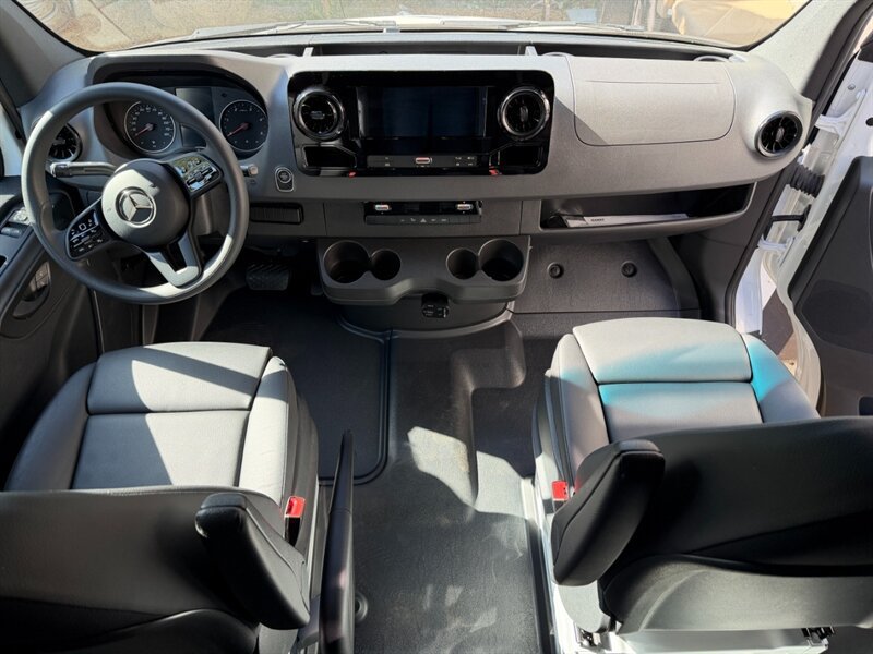 Used 2023 Mercedes-Benz Sprinter 3500 image 11