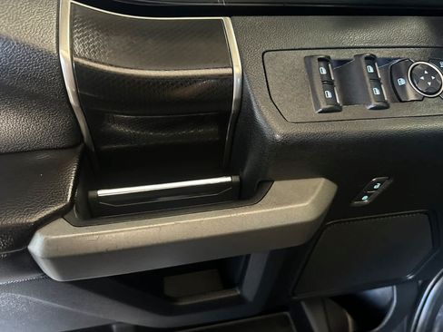 Used 2018 Ford F150 Raptor w/ Equipment Group 801A Mid AWD/4WD image 12
