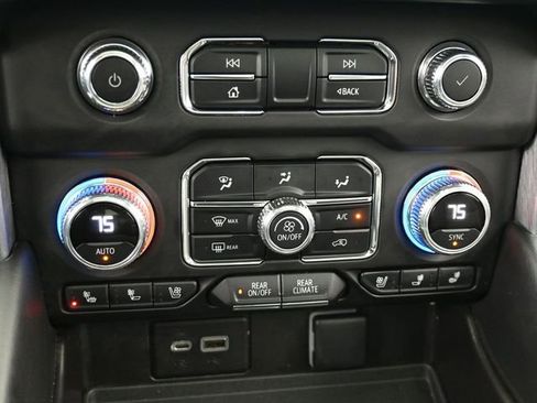 Used 2022 GMC Yukon SLT w/ SLT Premium Package image 22