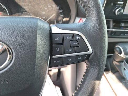 Used 2023 Toyota Sienna XLE image 20