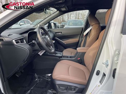 Used 2026 Toyota Corolla Cross XLE w/ Convenience Package image 25