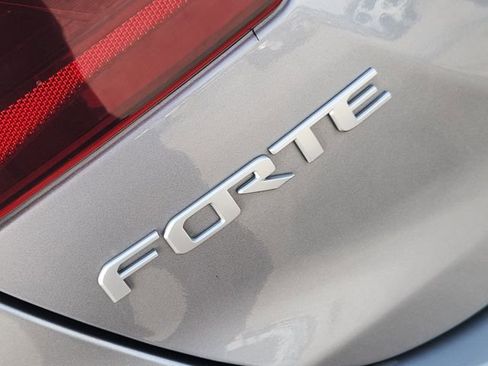 Used 2024 Kia Forte LXS FWD image 8