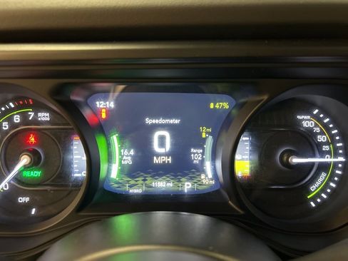 Used 2025 Jeep Wrangler Unlimited Sahara image 19