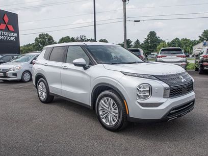 New 2024 Mitsubishi Outlander ES