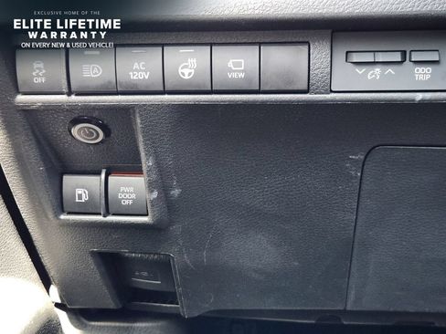 Used 2024 Toyota Sienna Platinum FWD image 22