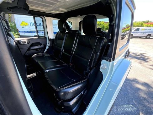 Used 2023 Jeep Wrangler Unlimited Sahara AWD/4WD image 14