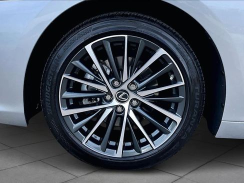 Used 2023 Lexus ES 350 w/ Premium Package image 10