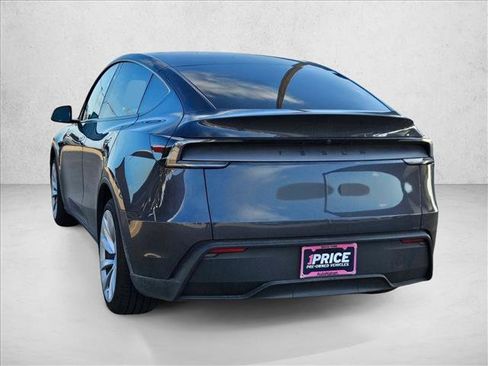 Used 2026 Tesla Model Y 2WD image 9