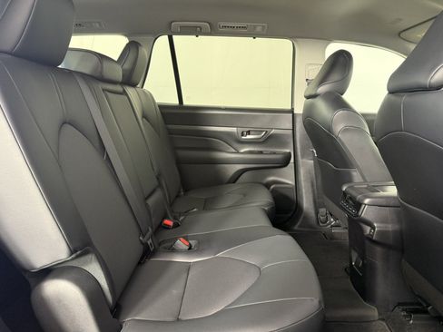 Used 2024 Toyota Grand Highlander AWD image 13