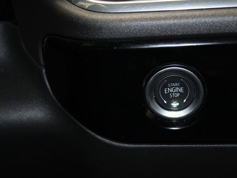 Used 2024 GMC Sierra 1500 SLT image 40