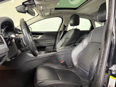 Used 2017 Jaguar XF Premium AWD/4WD image 5