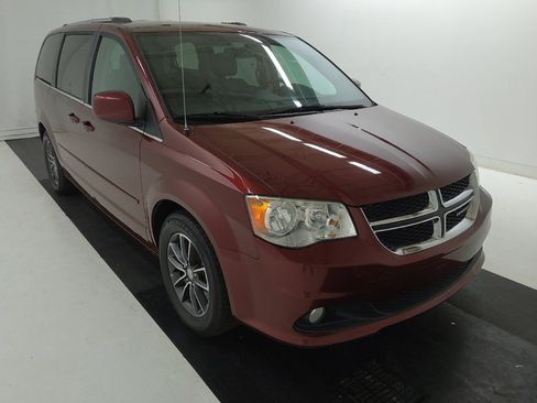 Used 2017 Dodge Grand Caravan SXT FWD image 13