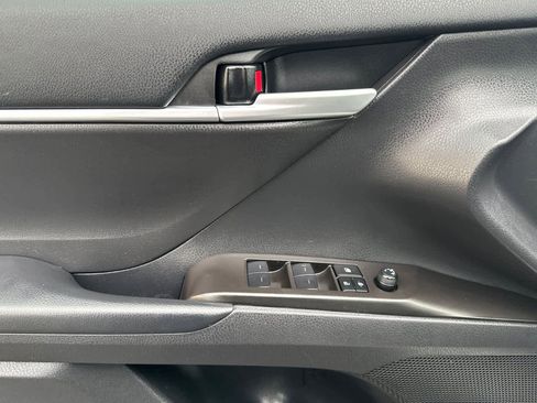 Used 2023 Toyota Camry SE image 12