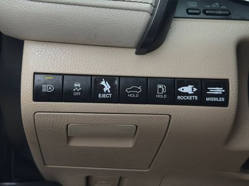 Used 2019 Toyota Camry LE w/ Sunroof Package FWD image 23