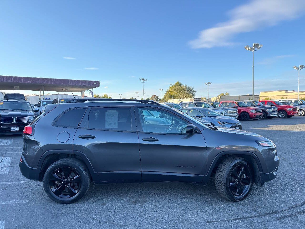 Used 2016 Jeep Cherokee Sport w/ Cold Weather Group AWD/4WD image 6