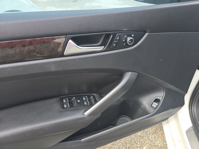 Used 2014 Volkswagen Passat TDI SEL Premium FWD image 9