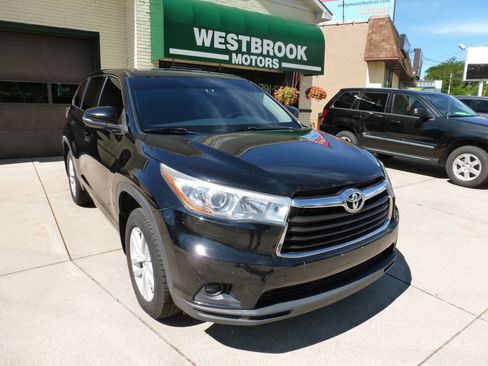 Used 2015 Toyota Highlander LE AWD/4WD image 1