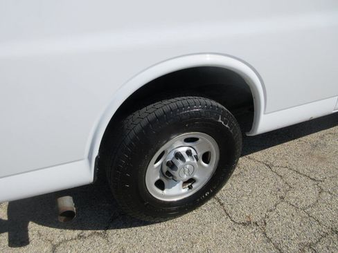 Used 2018 Chevrolet Express 3500 Extended w/ Driver Convenience Package image 18