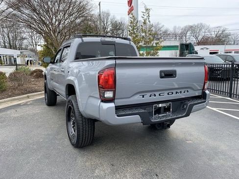 Used 2018 Toyota Tacoma TRD Sport image 6