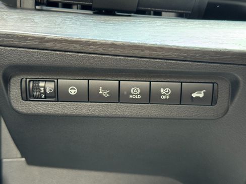 Used 2023 Nissan Ariya FWD image 17