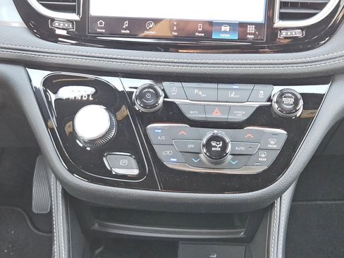 New 2026 Chrysler Pacifica Limited w/ S Appearance Package image 17