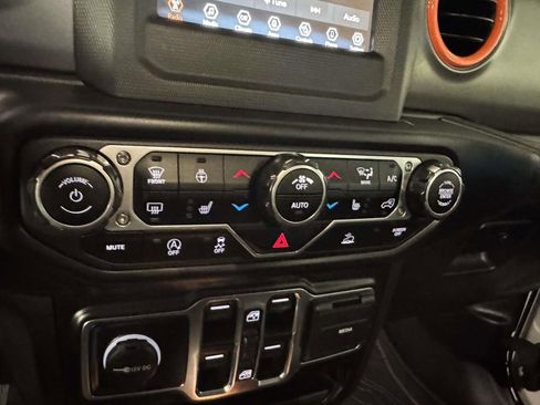 Used 2022 Jeep Gladiator Willys image 29