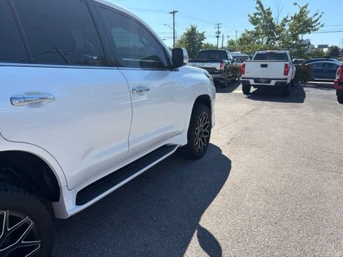 Used 2019 Lexus LX 570 4WD w/ Luxury Package image 9