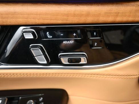 Used 2023 Jeep Grand Wagoneer Series III AWD/4WD image 21