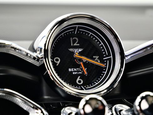 Used 2023 Bentley Bentayga AWD/4WD image 29