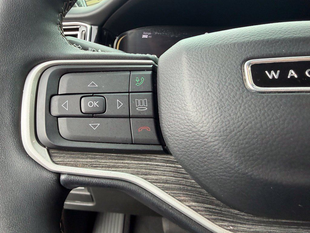 Used 2022 Jeep Wagoneer Series III w/ Premium Group I AWD/4WD image 21